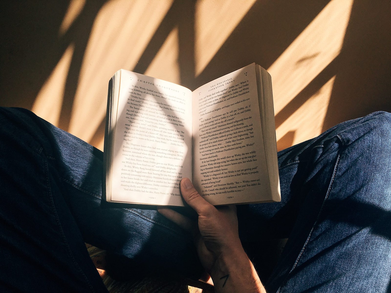 The Power of Reading: Why You Should Make it a Daily Habit